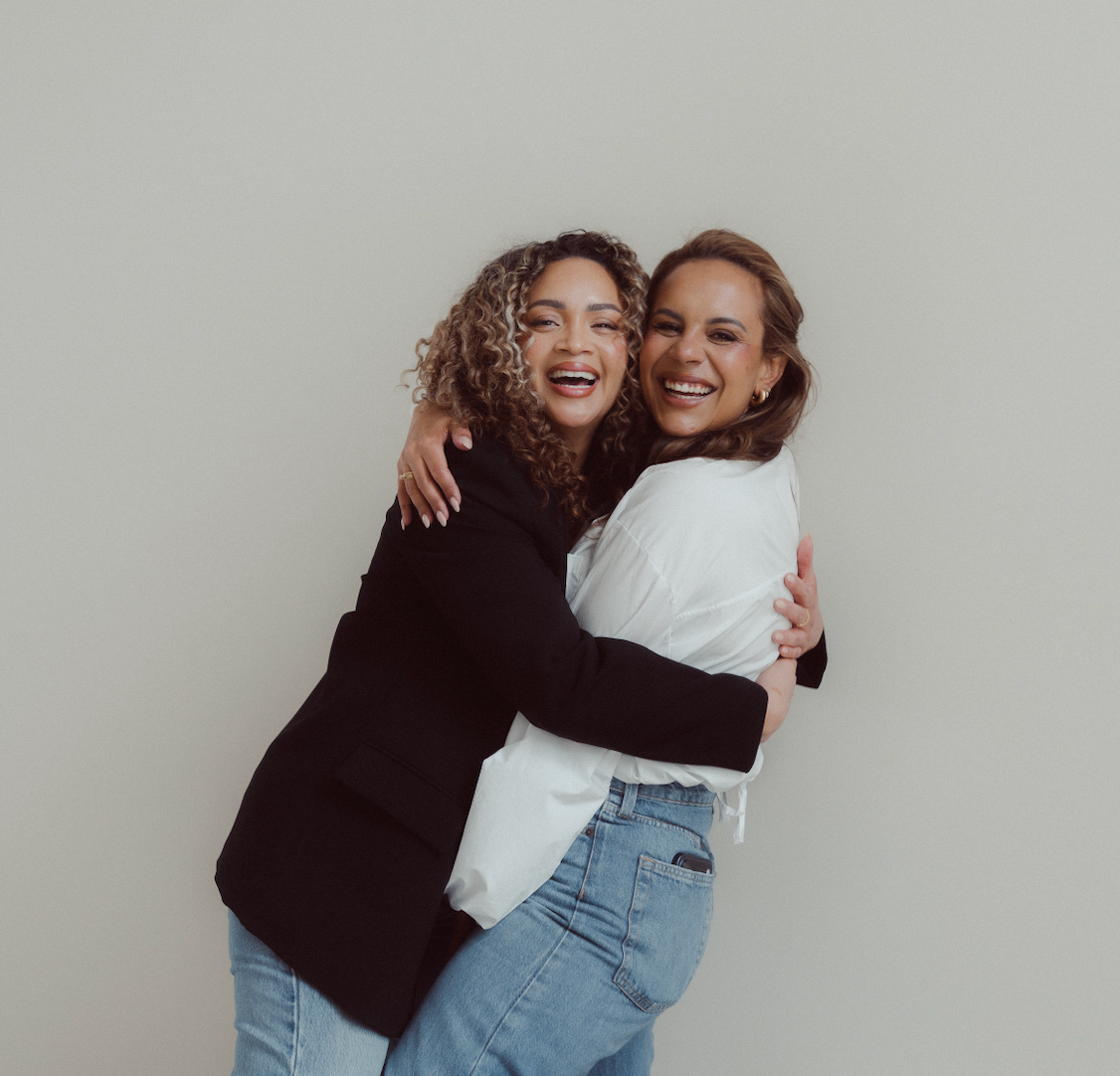 Samira Eleonora en Nathalie Reyes Lachen Myra Mooncare Community